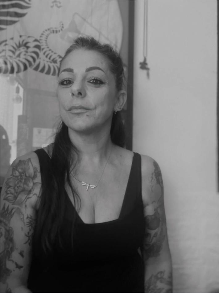 Ritratto in bianco e nero di Michela Sisti, Antelia Tattoo